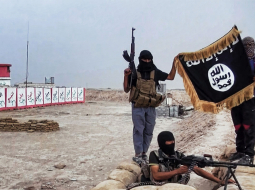 Grupējuma Irākas un Sīrijas islāma valsts kaujinieki pēc Irākas armijas kontrolposteņa pārņemšanas valsts ziemeļos