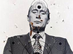 Vienā no Ukrainas rietumu pilsētas Ļvovas šautuvēm parādījušies jauni mērķi — var šaut pa Vladimira Putina ģīmetni.