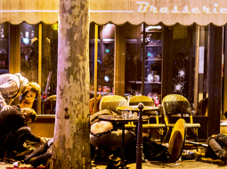 Neilgi pēc teroristu šāvieniem pie Parīzes bāra Cafe Bonne Biere.