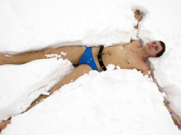 Par Igaunijas ziemas galvaspilsētu dēvētās Otepes apkaimē pagājušajā svētdienā notika nu jau ceturtais Eiropas saunas čempionāts, kurā piedalījās 165 komandas ar vairāk nekā 600 dalībniekiem. Uzdevums: pēc iespējas īsākā laikā apceļot 22 saunas, astoņus āliņģus un piecas karstās vannas. Distances kopgarums — aptuveni 100 kilometru (drīkst izmantot auto). Uzvarēja igauņu sieviešu komanda Lamma Naasõ, kas ar šo uzdevumu tika galā divās stundās un 59 minūtes. Komanda Latvijas pirts palika 20.vietā.