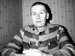 Portrets tapis Valsts drošības komitejas izolatorā Rīgā. To 1988.gada janvārī pēc Gunāra Astras atgriešanās izdevās uzņemt viņa dzīvesbiedrei Līvijai.