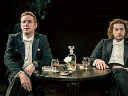 Aktieris Artūrs Skrastiņš (pa kreisi) un mūziķis Kārlis Lācis.