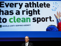 Pasaules Antidopinga aģentūras (WADA) jurists Ričards Maklarens sniedz ziņojumu par Krievijas sportistiem Soču spēlēs. Foto: EPA/LETA