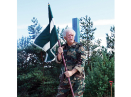 Vienu no filmas galvenajiem varoņiem spēlē Ģirts Jakovļevs.