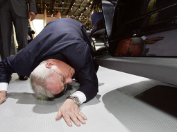 Volkswagen izpilddirektors Martins Vinterkorns autoizstādē Ženēvā 2008.gadā.