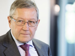Eiropas Finanšu stabilitātes fonda un Eiropas Stabilitātes mehānisma vadītājs Klauss Reglings.