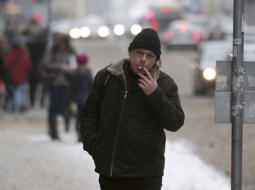 Uz ielas. Pēc avīzes Telegraf īpašnieka maiņas Aleksandrs Krasņitskis piespiests aiziet no redaktora amata. Foto — Lauris Vīksne, F64
