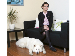 Gateway Baltic īpašniece un vadītāja Inese Andersone un Bafija firmas birojā. Foto — Mārtiņš Zilgalvis, F64