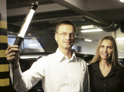 Autonama valdes loceklis Edvīns Panders un valdes priekšsēdētāja Iveta Sarkane. Foto — Jānis Saliņš, F64