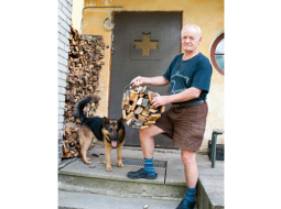 Pie mājām Tartu, kur dzīvo jau 40 gadus.