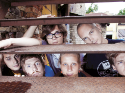 No kreisas: Jurijs Djakonovs, Armands Berģis, Valters Sīlis, Anna Sīle, Karls Alms, Kārlis Krūmiņš.