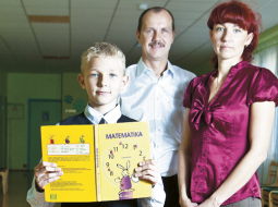Natālijas un Mihaila Korotkovu ģimenē runā krieviski, tomēr abi dēli ir mācījušies latviski, jaunākais — jau no bērnudārza. Ģimene atzīst, ka sākumā bažījušies, kā dēliem klāsies mācībās, tomēr rezultāts izrādījies negaidīti pozitīvs. Foto — Nora Krevņeva, F64