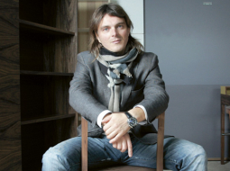 Savu uzņēmumu Jānis Rauza izveidoja pirms 13 gadiem, taču pašlaik atkal jūtas kā starta pozīcijā, jo strādā «jau pilnīgi citā līmenī,  ar citu kvalitāti». Foto — Andrejs Terentjevs, F64