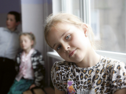 3.klases skolniece Karīna Baļuka izglāba slīkstošo brāli, veicot sirds masāžu un izsaucot neatliekamo medicīnisko palīdzību. Foto — Mārtiņš Zilgalvis, F64