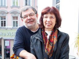 Šonedēļ 20 gadu jubileju svin Vecrīgas kādreizējās Kinogalerijas izveidotāji Zviedri un viņu pieci darbinieki. Novembra vidū viņi savā pašreizējā saimniekošanas vietā kinoteātrī K.Suns sola rādīt Vernera Fasbindera filmu Berlin Alexanderplatz, kurai ir 14 daļas, un tās skatīšanās ilgst vairāk nekā 900 minūtes.