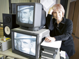 19.novembrī notika Virdžīnijas Lejiņas filmas Latvija toreiz... Marisa Vētras acīm pirmizrāde, bet ap Ziemassvētkiem iznāks kinostāsts par dzejnieku Jāni Poruku.