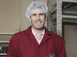 Uzņēmuma Melnā kafija  ģenerāldirektors Māris Čakste. Ielauzusies Somijas tirgū, firma tagad skatās arī Zviedrijas, Lielbritānijas un eksotiskāku valstu virzienā. Foto — Mārtiņš Zilgalvis, F64