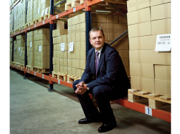 A/s Olainfarm, kuru vada Salvis Lapiņš, šāgada pirmajā ceturksnī, pēc apgrozījuma un peļņas rezultātiem apsteidzot Grindex, kļuvusi par lielāko farmācijas uzņēmumu ne tikai Latvijā, bet visā Baltijā.