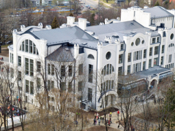 Pils ēka būvēta 1910.—1913.gadā.
