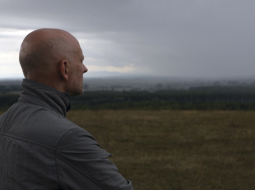 Alvis Hermanis Altajā, kur viņš pirms Šukšina stāstu iestudējuma Maskavā kopā ar aktieriem devās pētīt krievu literāta Vasilija Šukšina dzimtās vietas. Foto — Gints Mālderis