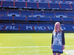 Spāņu futbola kluba Real Madrid birojs ir stadiona ēkā, tajā strādā ap 400 darbinieku. Mārketinga nodaļā — latviete Ilona Lisenko.