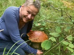 Dace Rukšāne: «Esmu sēņu tīrības karaliene — tārpus un švammes bez žēlastības atdodu komposta kaudzei, un manos krājumos nonāk tikai ideāli tīri eksemplāri.»