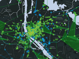 Ingress spēles kartē Rīgas centrs gandrīz pilnībā iekrāsots zaļā krāsā. Zaļā jeb Apgaismoto komanda dominē arī vairākās citās pilsētās, piemēram, Daugavpilī un Jelgavā