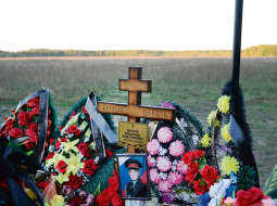 Ukrainā kritušā krievu tankista Vladislava Barakova kaps.