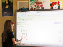 Matemātikas stunda pie «gudrās» tāfeles virtuālajā Khan Academy.