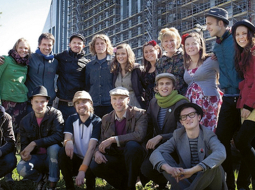 Viegli komanda pie topošās Gaismaspils albuma prezentācijas dienā. Foto — Andrejs Strokins, F64