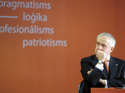 Tautas partijas priekšsēdētājs Andris Šķēle piedalās partijas kongresā šāgada martā. Foto — LETA