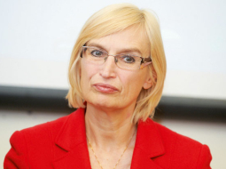 Radikālas izmaiņas veselības sistēmas finansēšanā bīdīja ministre Ingrīda Circene. Vienotība uz to sākumā noskatījās no malas, bet, kad Circenes idejas sastapās ar nopietnu pretestību, priekšlikumus noraka un ministri lūdza atkāpties.