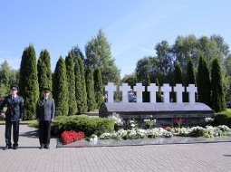 Piemineklis nogalinātajiem Lietuvas muitniekiem Medininku traģēdijas vietā. Foto: BNS/LETA