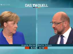 Vācijas kanclere Angela Merkele (no kreisās) TV debatēs ar Martinu Šulcu. Foto: AFP/LETA
