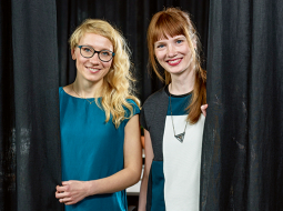 Anna Andersone  (pa kreisi) izveidojusi kopā strādāšanas vietu The Mill, bet Alises Semjonovas darbavieta ir Infogr.am.