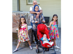 Bunana un Muhameds Ātifs ar Sāru, Laru un Muhamedu jaunāko.