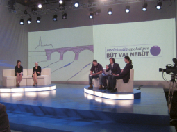 Apsveicama ir Viestura Dūles un viņa komandas iniciatīva veidot raidījumu diskusiju par ļoti nozīmīgajiem izglītības un zinātnes jautājumiem, taču vienlaikus jāatzīst, ka pirmajā raidījumā tika aizskarts pārāk daudz nopietnu tēmu, no kurām katra ir vismaz vienas plašākas diskusijas vērta. Foto — LNT