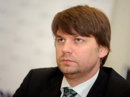 Saeimas deputāts un ārsts Renārs Putniņš. Foto: Edijs Pālens, LETA