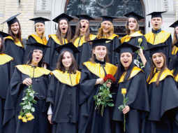 LU profesionālās bakalaura programmas Angļu valodas skolotājs 2010.gada pavasara semestra absolventi, kuri studēja pilna laika klātienē.