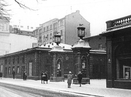 Kinoteātris Rīga Elizabetes ielā. Foto uzņemts kādā ziemas dienā pēc 1952.gada.