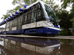 Jauns zemās grīdas tramvajs. Foto: Edijs Pālens, LETA