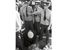 Mītiņā pie Brīvības pieminekļa 1987.gada 23.augustā notika plaši aresti.