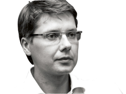 Mēra Nila Ušakova palīdze apgalvo, ka neatklās informāciju par lielākajiem ziedotājiem. Dažās dienās tika savākti Ls 173 420 un pēc tam vēl 40 tūkstoši.