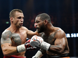 Latvijas bokseris Mairis Briedis un kubietis Maiks Peress ringā. Foto: Edijs Pālens, LETA