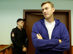Aleksejs Navaļnijs tiesas zālē Maskavā. Foto: Reuters/LETA