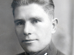 Pēteris Lapainis.
Sācis karot 1916.gada maijā, kad viņam bija dzimšanas diena, pabeidzis 
1945.gada maijā.
Foto no personīgā arhīva