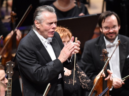 Diriģents Mariss Jansons uzstājas Latvijas Nacionālā simfoniskā orķestra 90.jubilejas atklāšanas koncertā. Foto: Edijs Pālens, LETA
