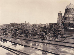 Vācu armijas karavīri uz velosipēdiem.
Foto no Latvijas Kara muzeja krājuma