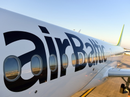 Latvijas lidsabiedrības "airBaltic" lidmašīna. Foto: Ieva Čīka, LETA