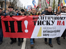 3.decembrī Kijevā notika bijušā Gruzijas prezidenta Mihaila Saakašvili atbalstītāju organizēts "Impīcmenta maršs", kurā iedzīvotāji protestēja pret varas korupciju un aicināja atkāpties prezidentu Petro Porošenko. Foto: Sputnik/LETA